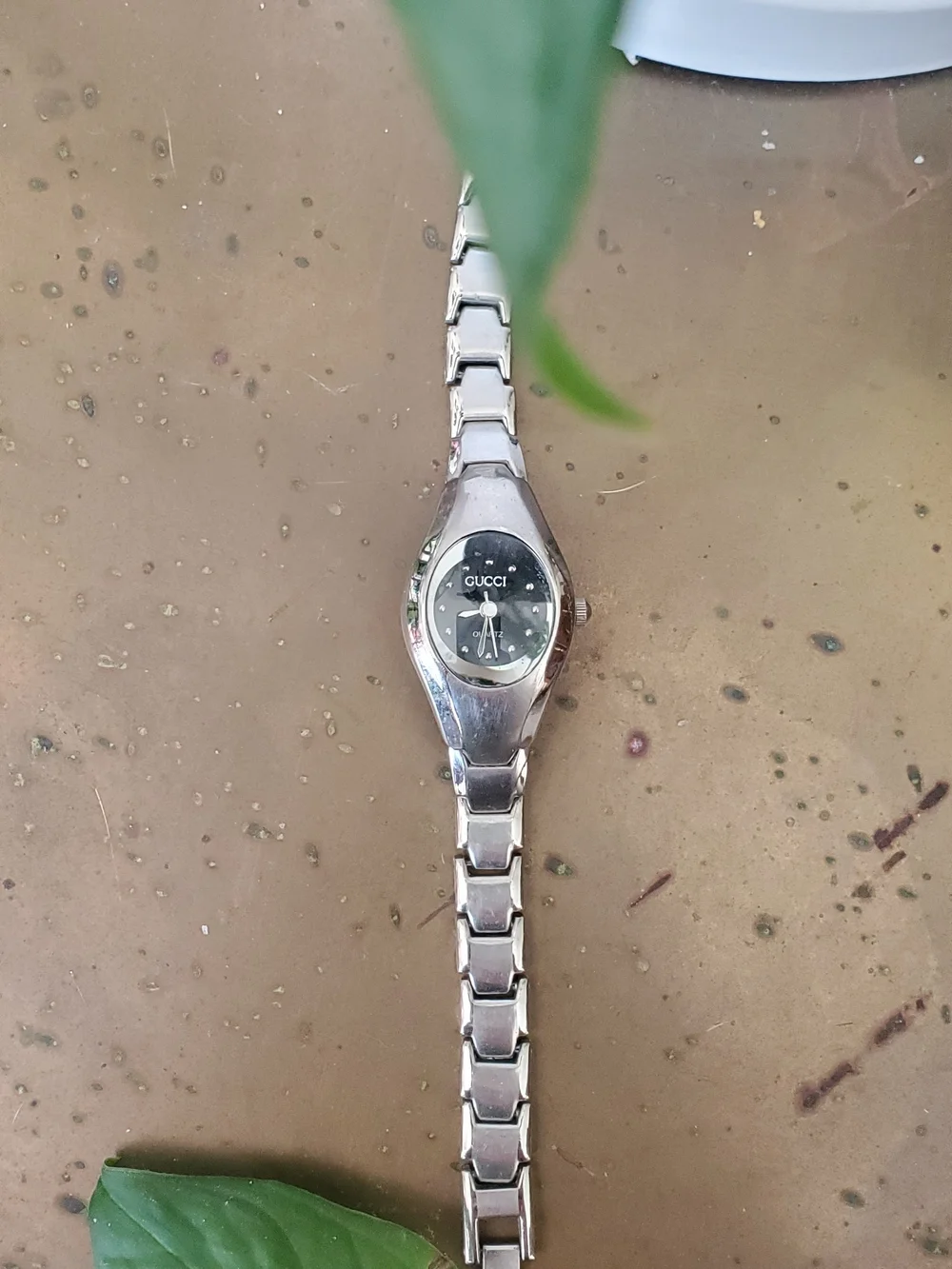 Gucci Silver Bracelet Women's Quartz Watch with Black Dial
